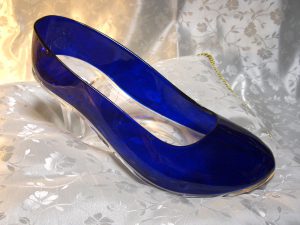 瑠璃色のガラスの靴